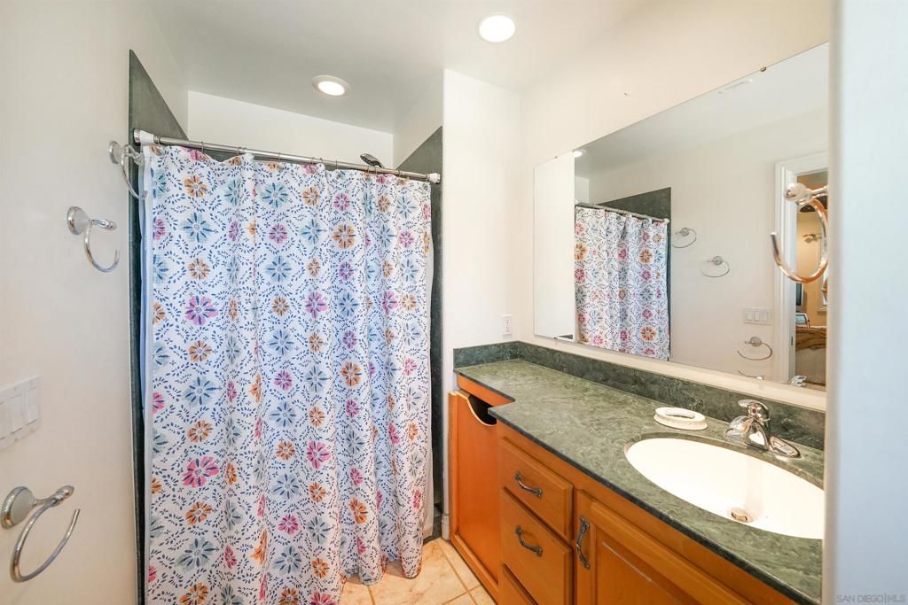 Image 26 of property listing at 2720 Mason Way, Vista, CA 92084