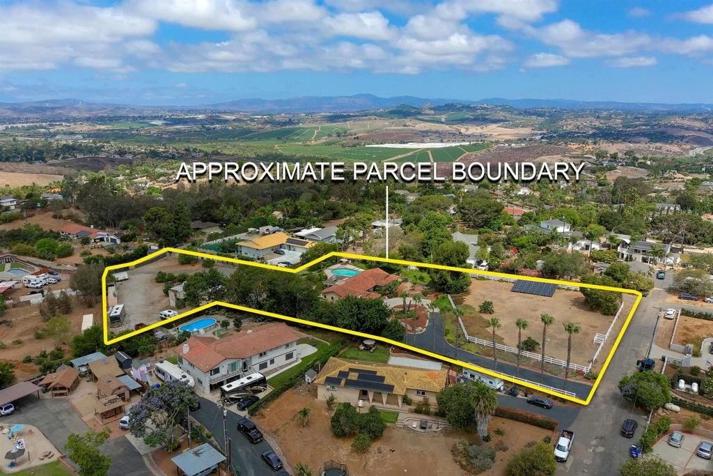Image 4 of property listing at 2720 Mason Way, Vista, CA 92084