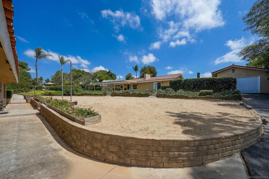 Image 41 of property listing at 2720 Mason Way, Vista, CA 92084