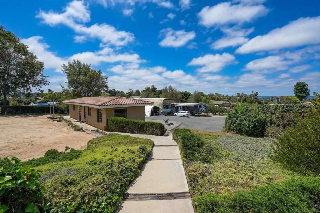 Image 42 of property listing at 2720 Mason Way, Vista, CA 92084