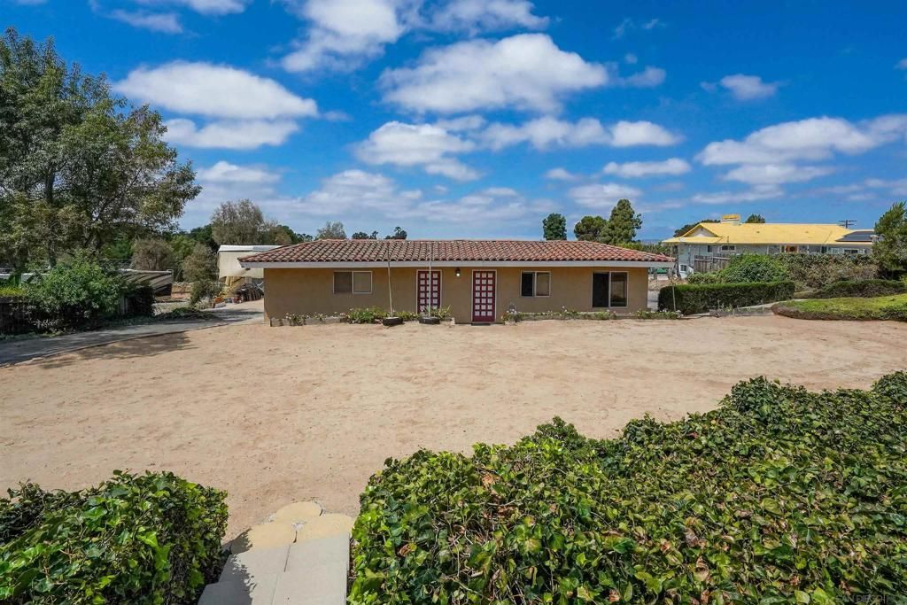 Image 44 of property listing at 2720 Mason Way, Vista, CA 92084