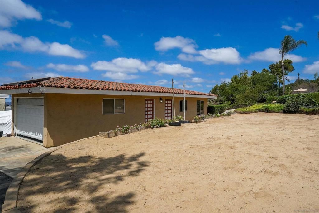 Image 45 of property listing at 2720 Mason Way, Vista, CA 92084