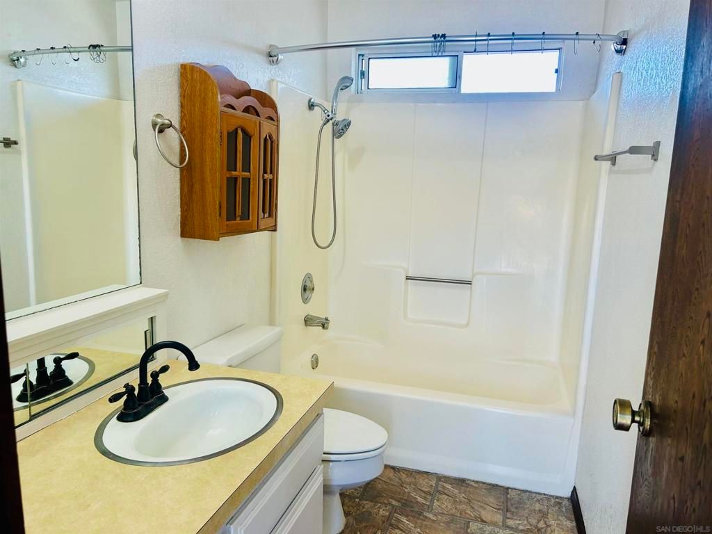 Image 52 of property listing at 2720 Mason Way, Vista, CA 92084