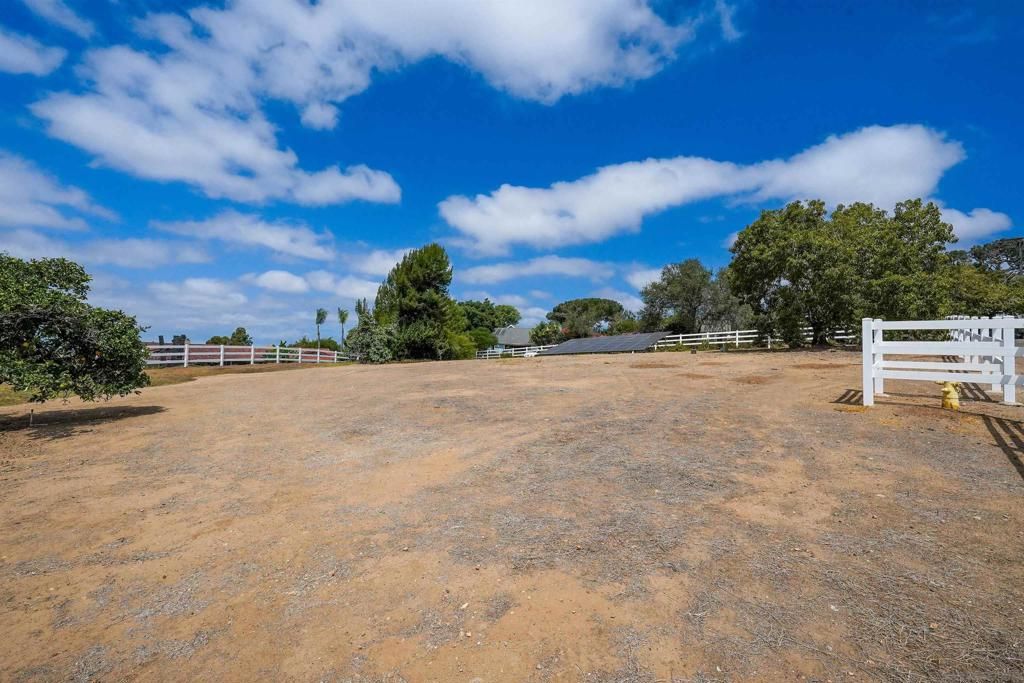 Image 54 of property listing at 2720 Mason Way, Vista, CA 92084