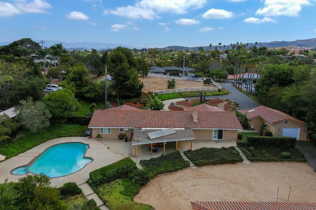 Image 6 of property listing at 2720 Mason Way, Vista, CA 92084