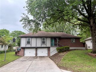 1304 SW 23rd Street, Blue Springs, MO 64015
