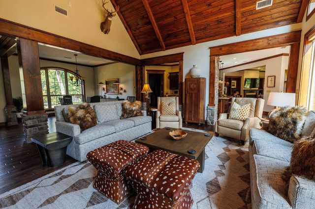 1155 Mountain Ridge Rd, Batesville, AR 72501