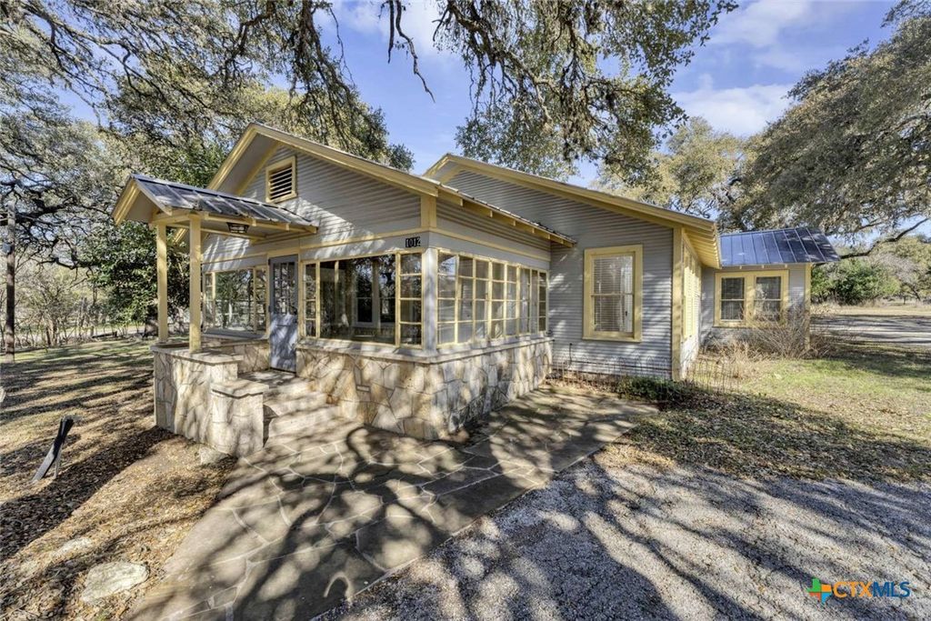 1012 7th Street, Blanco, TX 78606