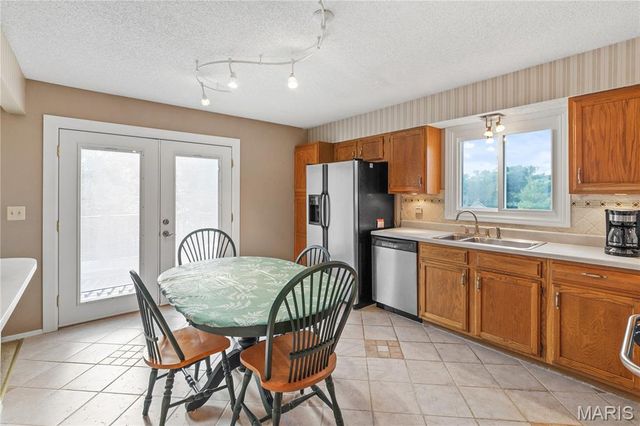 1617 W Field Avenue, Ellisville, MO 63011