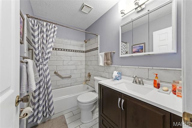 1617 W Field Avenue, Ellisville, MO 63011