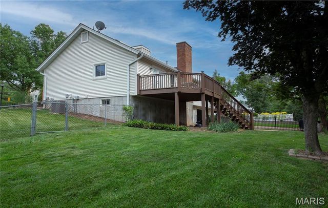 1617 W Field Avenue, Ellisville, MO 63011