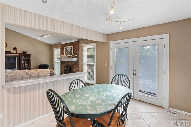 1617 W Field Avenue, Ellisville, MO 63011