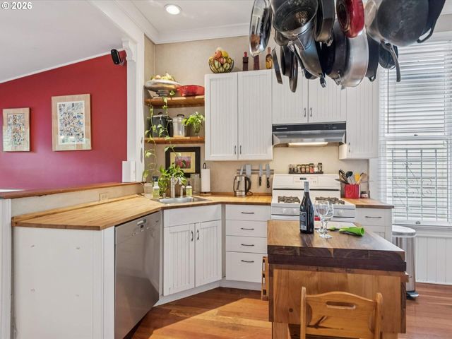 2632 Nw THURMAN St, Portland, OR 97210