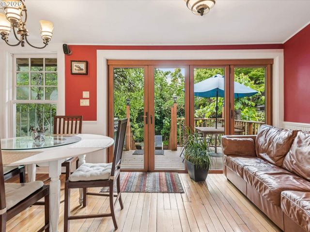 2632 Nw THURMAN St, Portland, OR 97210