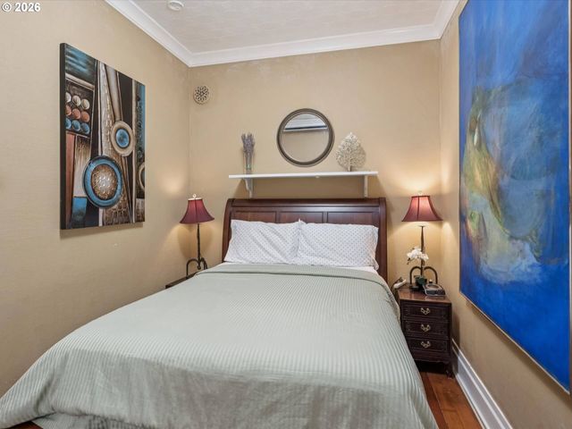 2632 Nw THURMAN St, Portland, OR 97210