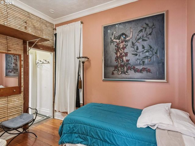 2632 Nw THURMAN St, Portland, OR 97210