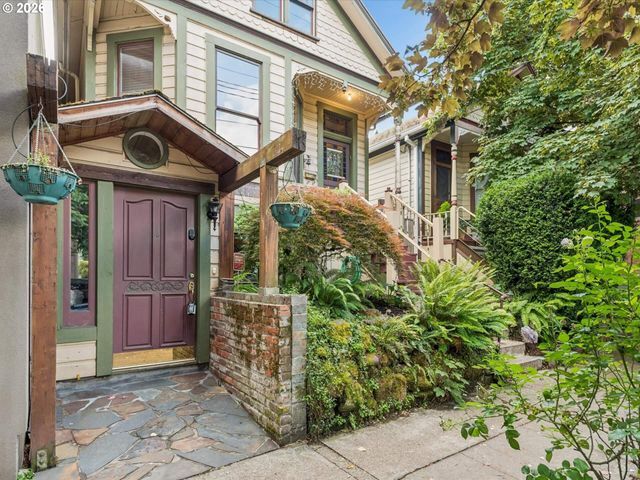 2632 Nw THURMAN St, Portland, OR 97210