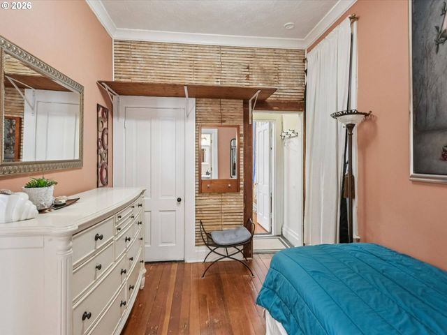 2632 Nw THURMAN St, Portland, OR 97210