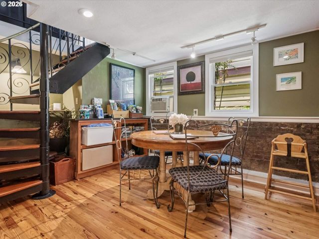 2632 Nw THURMAN St, Portland, OR 97210