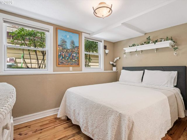 2632 Nw THURMAN St, Portland, OR 97210