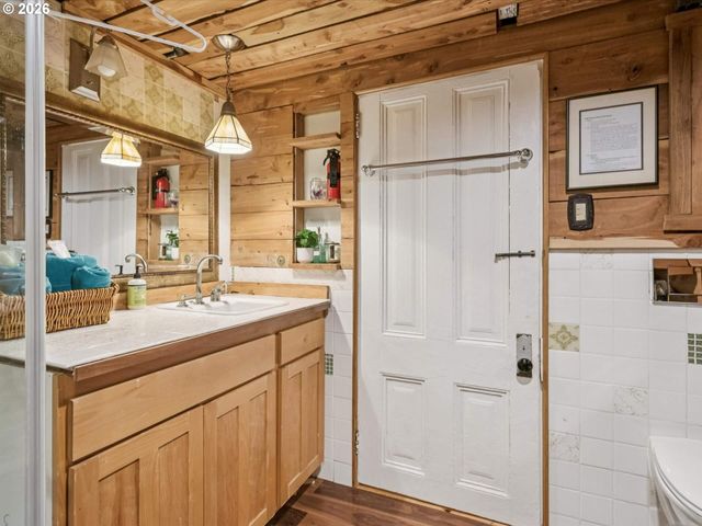 2632 Nw THURMAN St, Portland, OR 97210