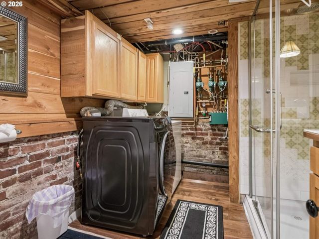 2632 Nw THURMAN St, Portland, OR 97210