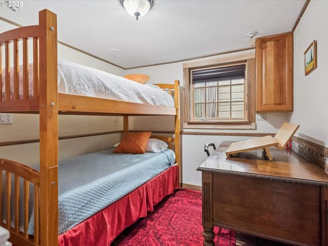 2632 Nw THURMAN St, Portland, OR 97210
