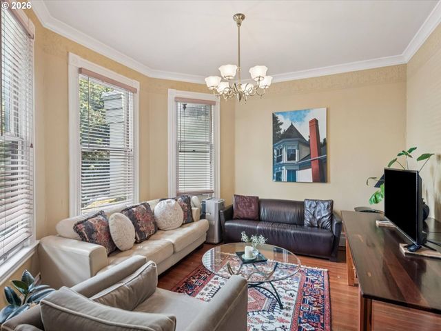 2632 Nw THURMAN St, Portland, OR 97210