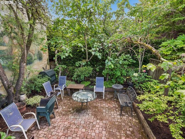 2632 Nw THURMAN St, Portland, OR 97210