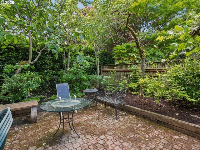 2632 Nw THURMAN St, Portland, OR 97210