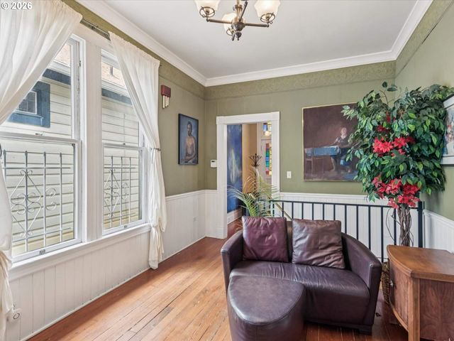 2632 Nw THURMAN St, Portland, OR 97210