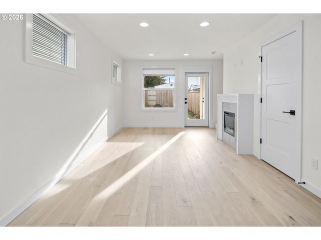 5470 Se Bybee Blvd C, Portland, OR 97206