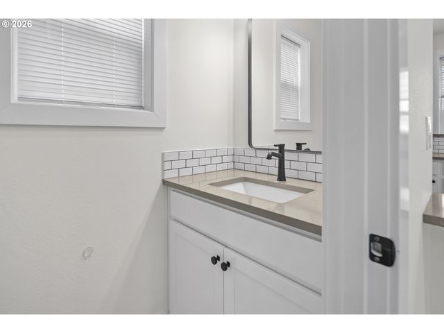 5470 Se Bybee Blvd C, Portland, OR 97206