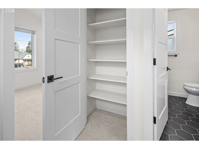 5470 Se Bybee Blvd C, Portland, OR 97206