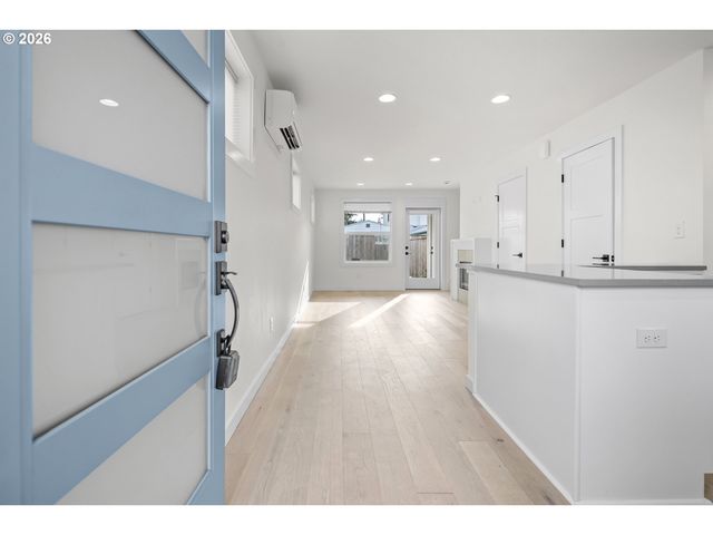 5470 Se Bybee Blvd C, Portland, OR 97206