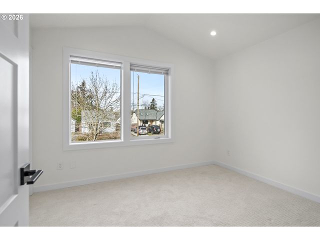 5470 Se Bybee Blvd C, Portland, OR 97206