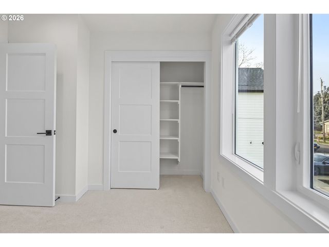 5470 Se Bybee Blvd C, Portland, OR 97206