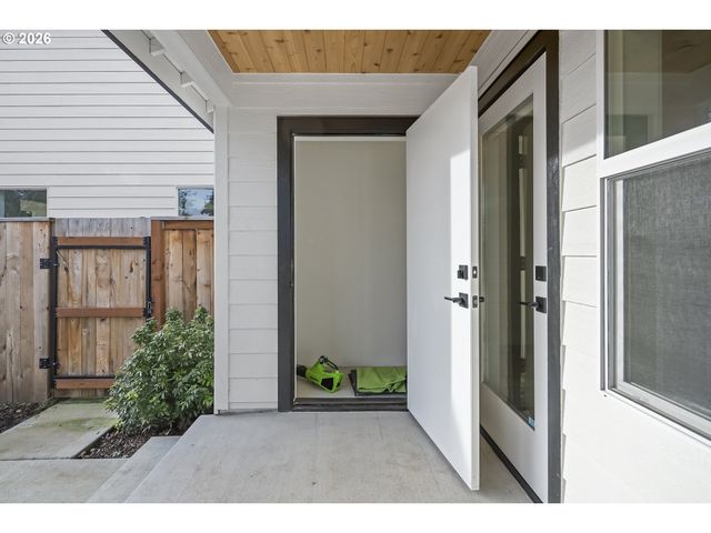 5470 Se Bybee Blvd C, Portland, OR 97206