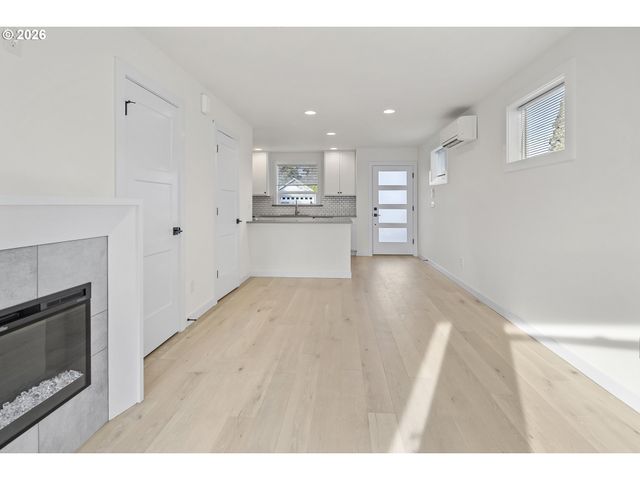 5470 Se Bybee Blvd C, Portland, OR 97206