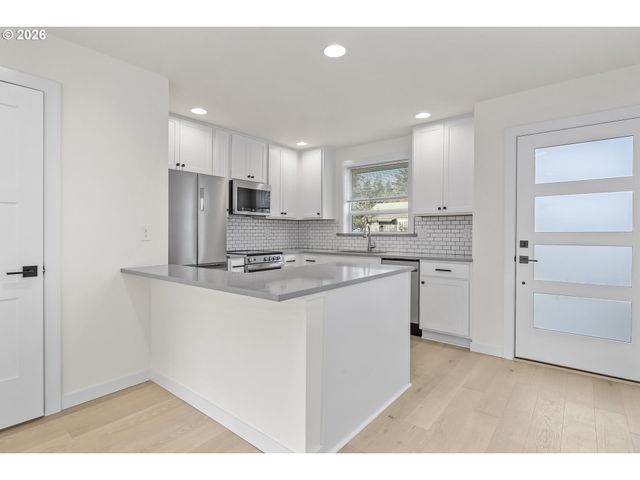 5470 Se Bybee Blvd C, Portland, OR 97206