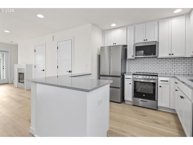 5470 Se Bybee Blvd C, Portland, OR 97206