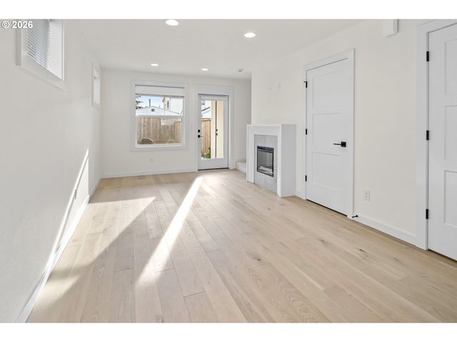 5470 Se Bybee Blvd C, Portland, OR 97206