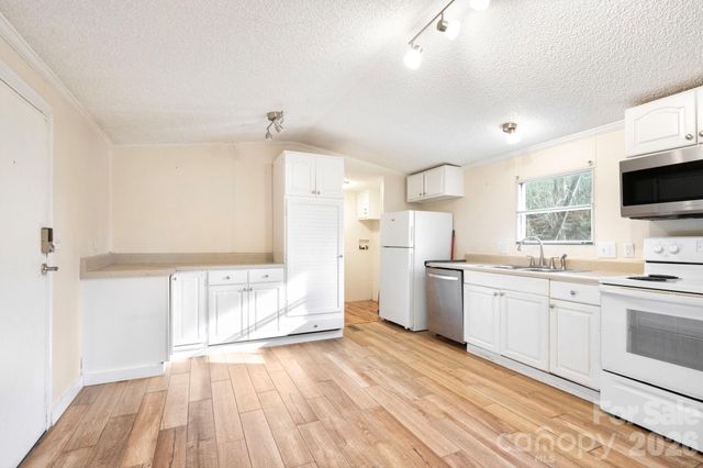 101 Laurel Loop, Fletcher, NC 28732