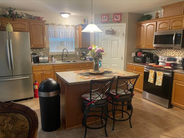 504 16th Avenue N, Texas City, TX 77590