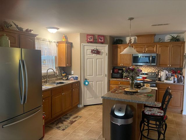 504 16th Avenue N, Texas City, TX 77590