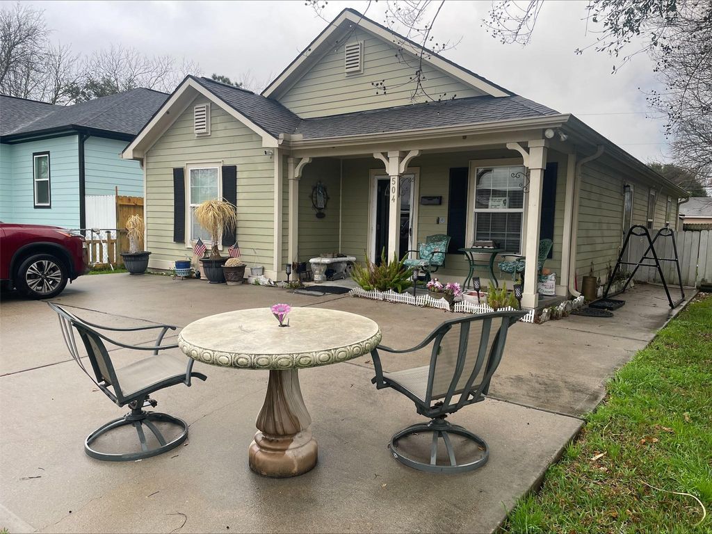 504 16th Avenue N, Texas City, TX 77590