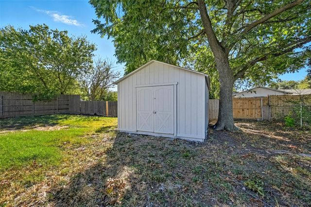 1608 Winderemere Drive, Arlington, TX 76014