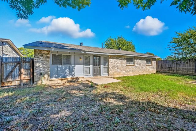 1608 Winderemere Drive, Arlington, TX 76014