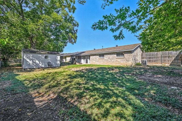 1608 Winderemere Drive, Arlington, TX 76014