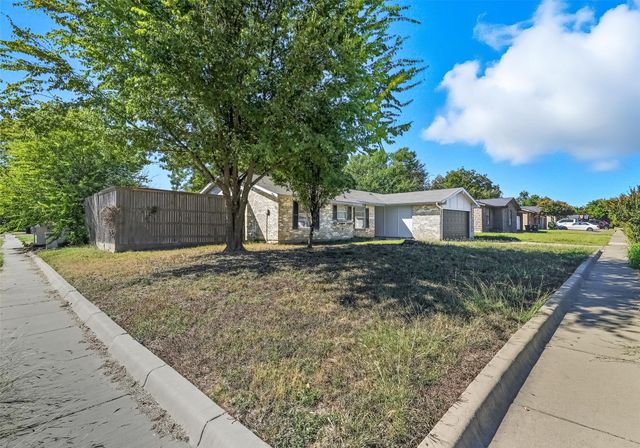 1608 Winderemere Drive, Arlington, TX 76014